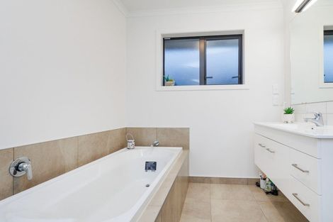 Photo of property in 7 Cyprus Place, Fitzherbert, Palmerston North, 4410