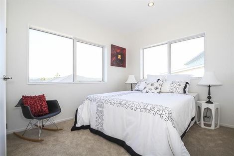 Photo of property in 73 San Valentino Drive, Henderson, Auckland, 0612