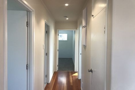 Photo of property in 27 Peter Terrace, Castor Bay, Auckland, 0620