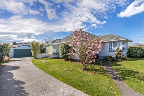 Photo of property in 18 Greendale Avenue Avonhead Christchurch City