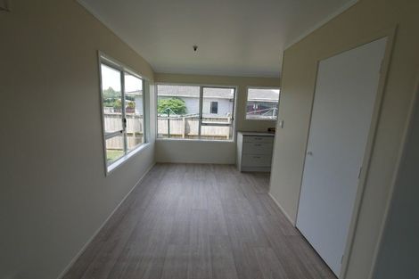 Photo of property in 1/32 Challen Close, Conifer Grove, Takanini, 2112