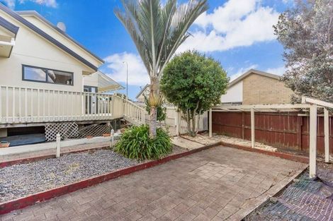 Photo of property in 240 Botany Road, Golflands, Auckland, 2013