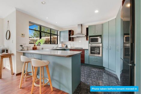Photo of property in 26 Black Teal Close, Unsworth Heights, Auckland, 0632