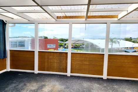 Photo of property in 779 East Coast Road, Northcross, Auckland, 0630