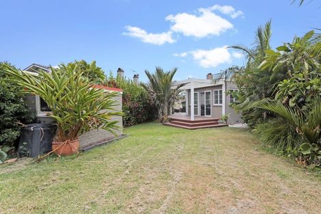 Photo of property in 2 Chatham Avenue, Mount Albert, Auckland, 1025