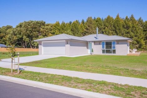 Photo of property in 12 Karaka Place, Kinloch, Taupo, 3377