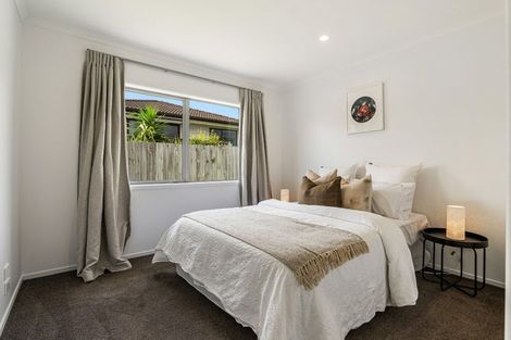 Photo of property in 3 Madden Avenue, Kumeu, 0810