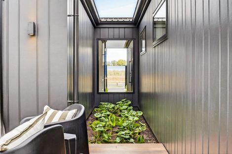 Photo of property in 7 Annie Aranui Drive, Poraiti, 4182