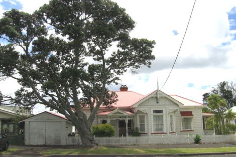 Photo of property in 34 Waterview Road, Stanley Point, Auckland, 0624