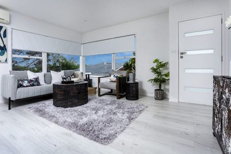 Photo of property in 2/40a Blakeborough Drive, Forrest Hill, Auckland, 0620