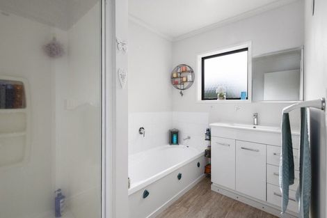 Photo of property in 28 Woodcroft Way, Pukekohe, 2120