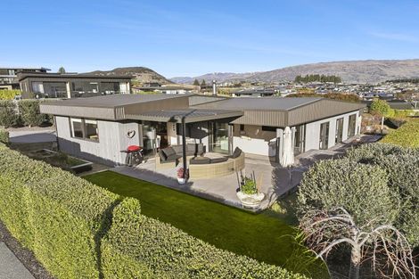 Photo of property in 35 Kirimoko Crescent, Wanaka, 9305