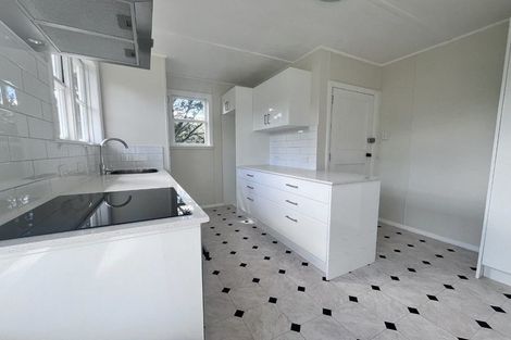 Photo of property in 100 Sidlaw Street, Strathmore Park, Wellington, 6022