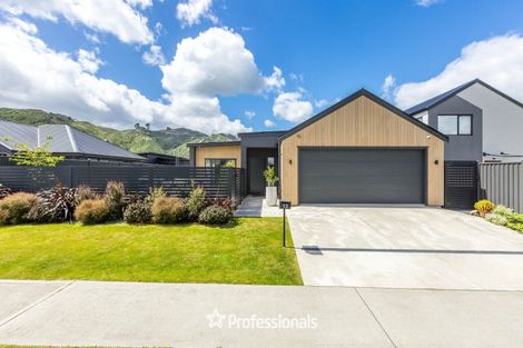 Photo of property in 13 Castletown Street, Wallaceville, Upper Hutt, 5018