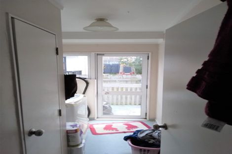 Photo of property in 49 Dungarvon Place, Clendon Park, Auckland, 2103