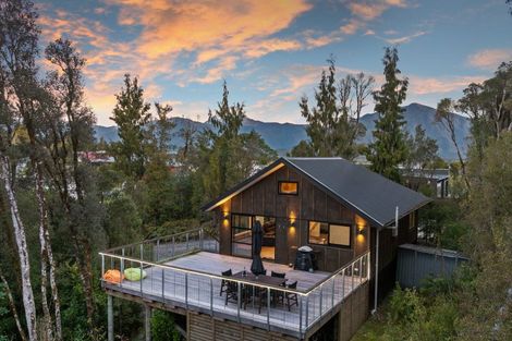 Photo of property in 11 Brownlee Drive, Moana, 7872