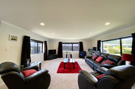 Photo of property in 3 Greenstone Grove, Brown Owl, Upper Hutt, 5018