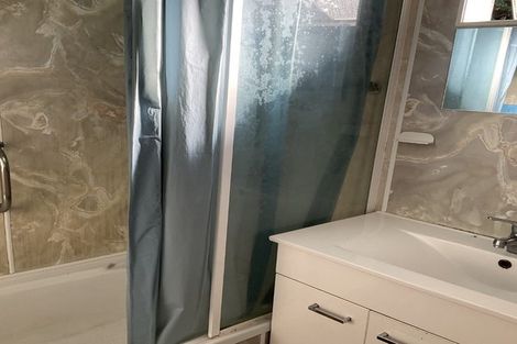 Photo of property in 8 Hungerford Road, Lyall Bay, Wellington, 6022