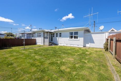 Photo of property in 55 Weraroa Road, Levin, 5510