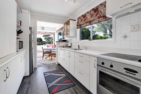 Photo of property in 22 Waiwera Place, Merrilands, New Plymouth, 4312