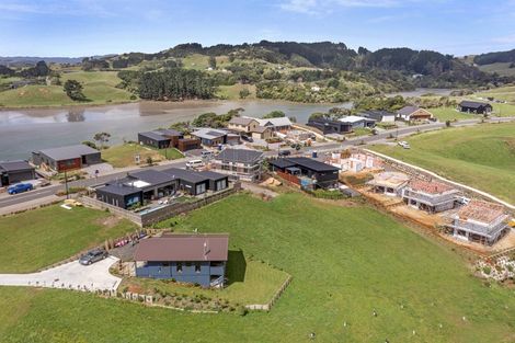 Photo of property in 48 Rangitahi Road, Raglan, 3225
