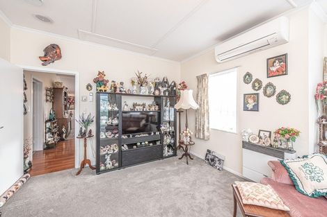 Photo of property in 27 Miro Street, Castlecliff, Whanganui, 4501