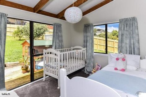 Photo of property in 10 Unsworth Drive, Unsworth Heights, Auckland, 0632