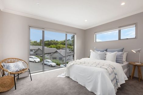 Photo of property in 2 Brindle Way, Newlands, Wellington, 6037