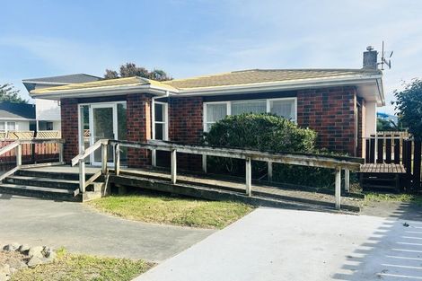 Photo of property in 6 Ngahina Street, Paraparaumu, 5032