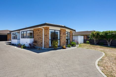 Photo of property in 13 Ngamotu Place, Mount Maunganui, 3116
