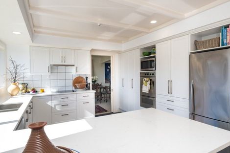 Photo of property in 2 Woodford Heights, Havelock North, 4130