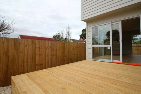 Photo of property in 6d Waddell Avenue, Point England, Auckland, 1072