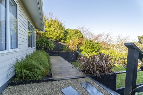 Photo of property in 13 Wakely Road, Newlands, Wellington, 6037