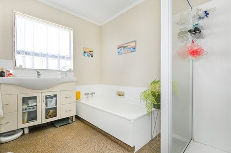 Photo of property in 2/14 Palmer Place, Parkvale, Hastings, 4122