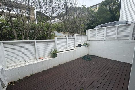 Photo of property in 22 Tiketike Way, Brooklyn, Wellington, 6021