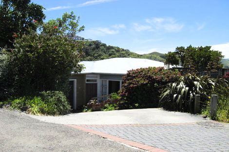 Photo of property in 32 Ranui Crescent, Khandallah, Wellington, 6035