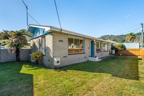 Photo of property in 3 Hawthorn Crescent, Stokes Valley, Lower Hutt, 5019