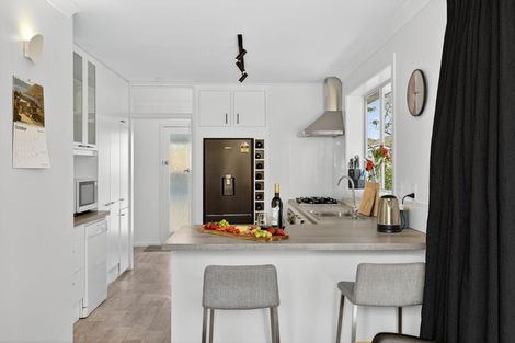 Photo of property in 100 Avondale Road, Avondale, Christchurch, 8061