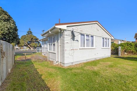 Photo of property in 172 Puriri Street, Castlecliff, Whanganui, 4501