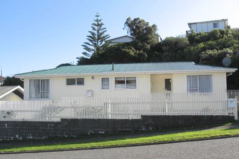 Photo of property in 53 Gloaming Hill, Titahi Bay, Porirua, 5022