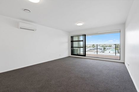 Photo of property in 1/4045f Great North Road, Glen Eden, Auckland, 0602