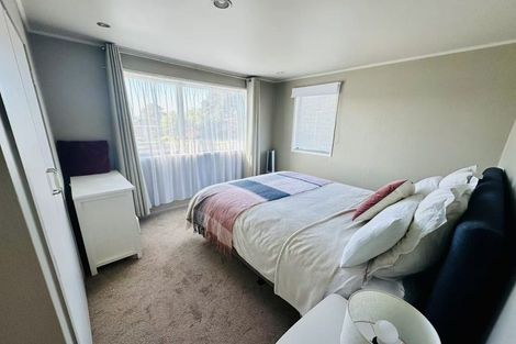 Photo of property in 10 Granville Drive, Massey, Auckland, 0614