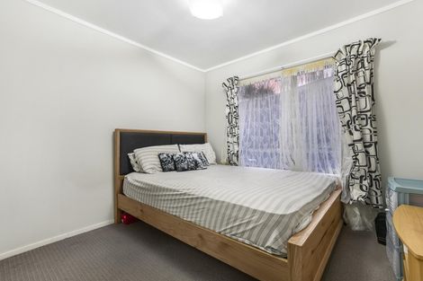 Photo of property in 32 Randwick Place, Randwick Park, Auckland, 2105