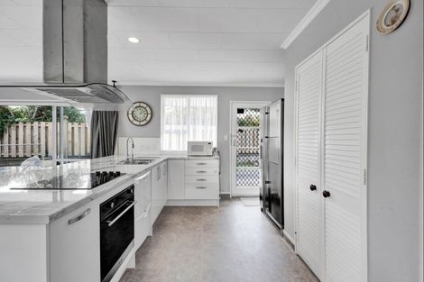 Photo of property in 14 Heaphy Road, Opunake, 4616