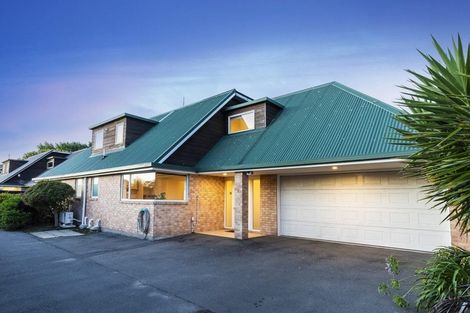 Photo of property in 2/37 Avonhead Road, Avonhead, Christchurch, 8042