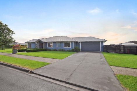 Photo of property in 53 Pohutukawa Parade, Riverhead, 0820