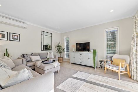 Photo of property in 2 Glen Bridge Lane, Harewood, Christchurch, 8051