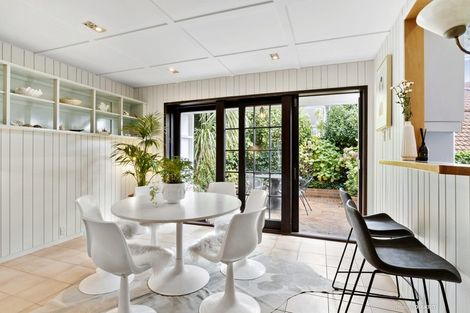 Photo of property in 41 Wadestown Road, Wadestown, Wellington, 6012