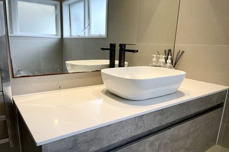 Photo of property in 1/894 East Coast Road, Northcross, Auckland, 0630