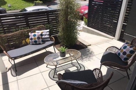 Photo of property in 10 Atkinson Street, Newlands, Wellington, 6037